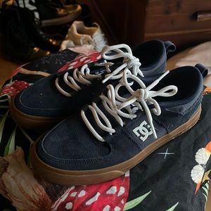 DC skate shoes